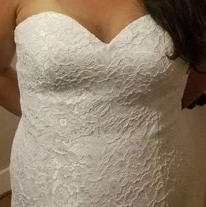 Unaltered Lace Mermaid Fit & Flare Wedding Dress